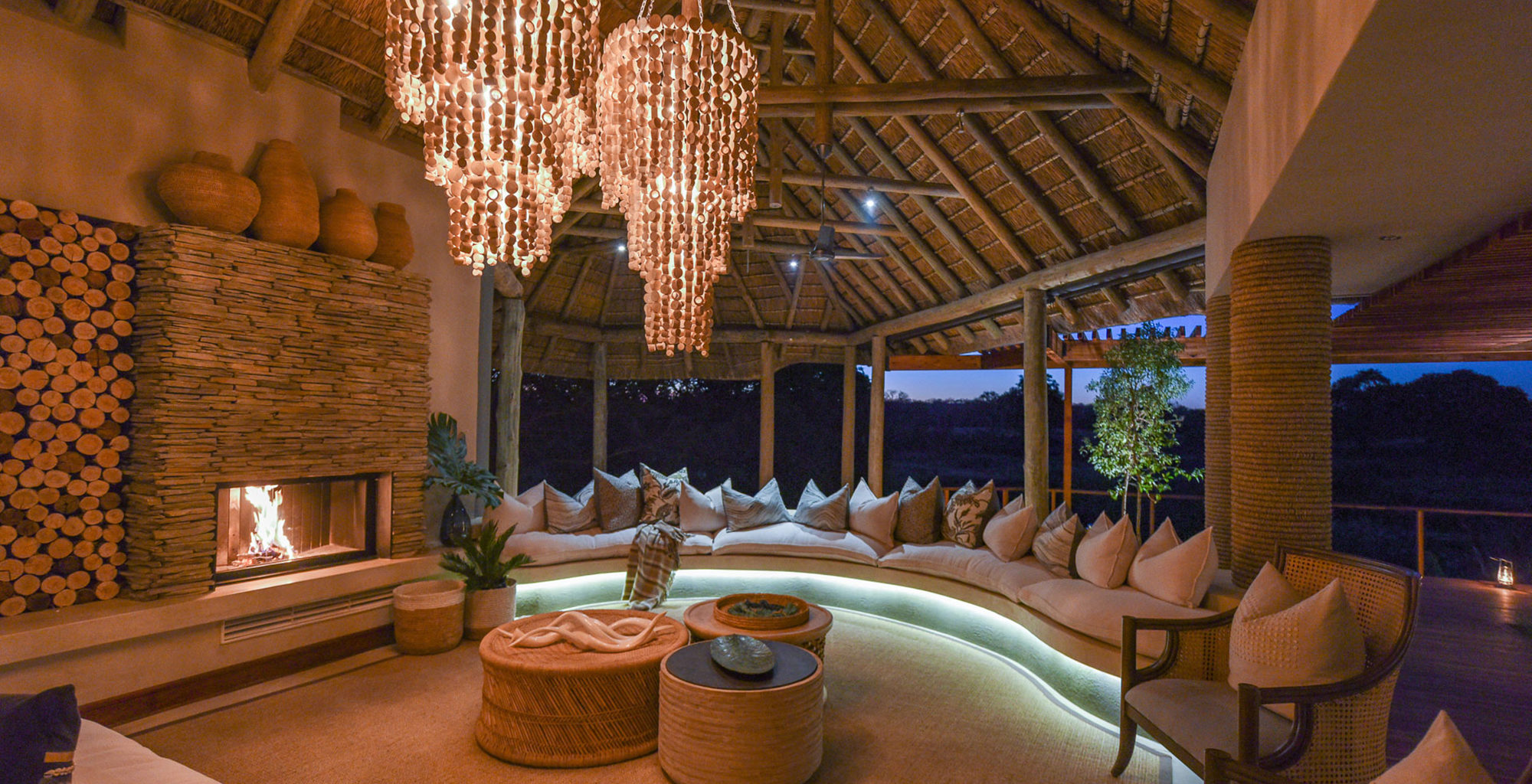 cropDulini-River-Lodge-main-lodge-lounge-2-2000x1024